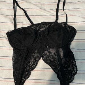 5/$25 SALE ROMWE Black Floral Lace Bustier